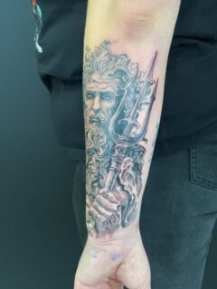 #tattoo #tattooideas #tattoodesign #leipzigtattoo #leipzigtattooartist #leipzigtattoostudio #tattoostyle #newschooltattoo #wannadotattoo #tattooart #tattooideas #believatattoo #borna #bornatattooartist #bornatattoo #tattooborna #tattoostudioborna #blackandgreytattoo #angeltattoo #realistictattoo #poseidontattoo